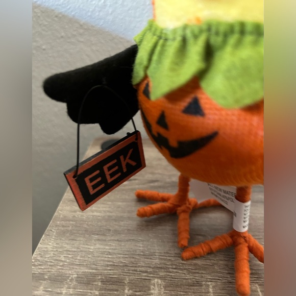 Target like Halloween Fabric Bird Jack-o-lantern with ‘EEK’ sign - Picture 6 of 6